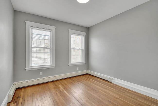 Building Photo - 142 Sutherland Rd