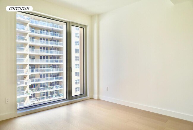 Building Photo - 250 E 25th St