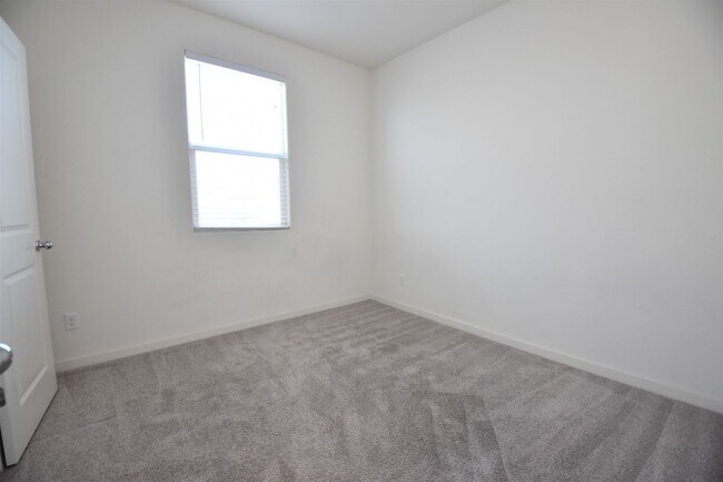 Building Photo - 3998 E Commerce Way