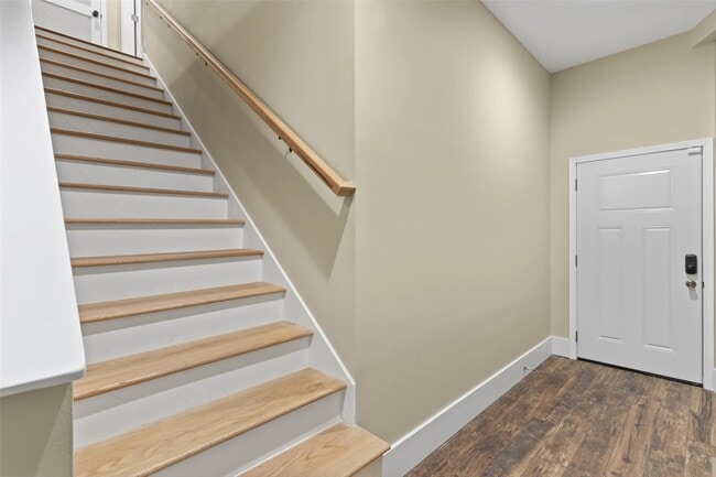 Building Photo - 5424 Delmar Ct