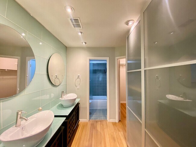 Building Photo - Modern Design 3 Bedroom 2 Bath
