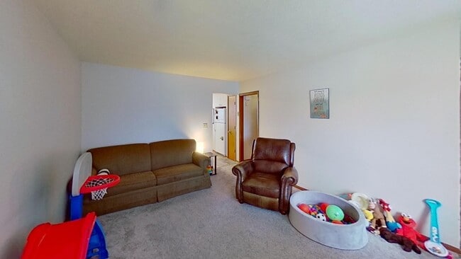 Building Photo - Updated two bedroom ranch duplex with part...