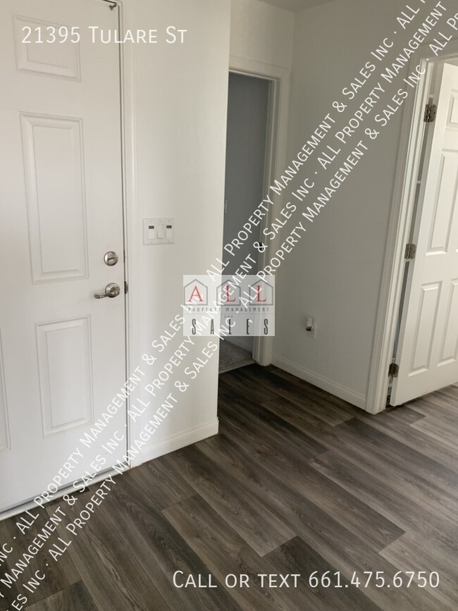 Building Photo - 21395 Tulare St