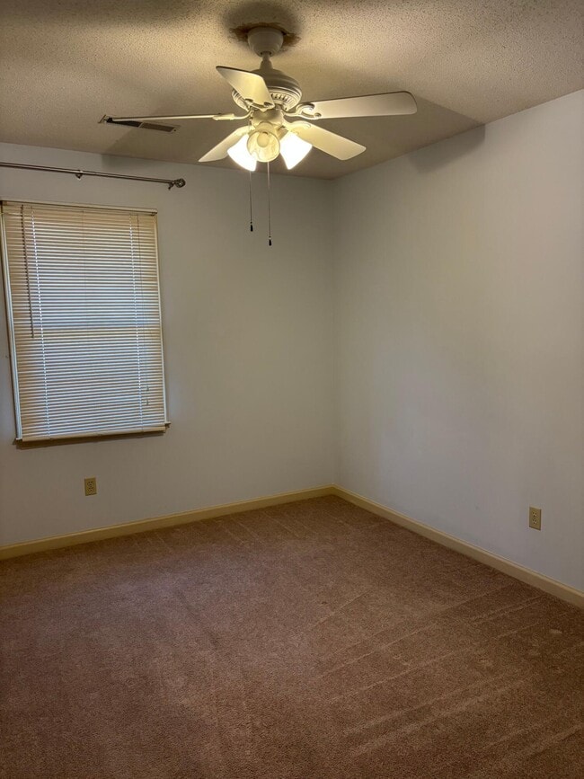 Building Photo - 1460 Crowndale Dr