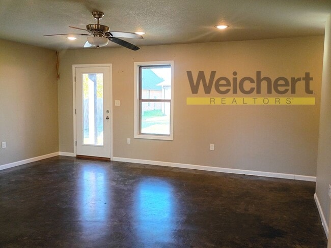 Building Photo - Spacious 3-Bed, 2-Bath Home in a Quiet Neighborhood