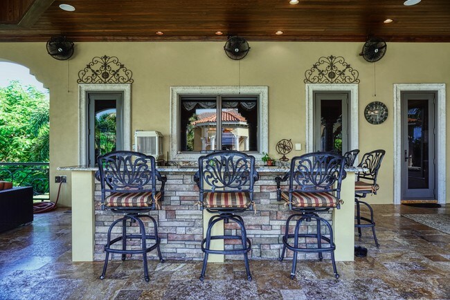 Building Photo - 1363 Oceanview Dr