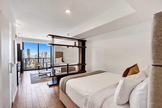 Building Photo - 398 NE 5th St