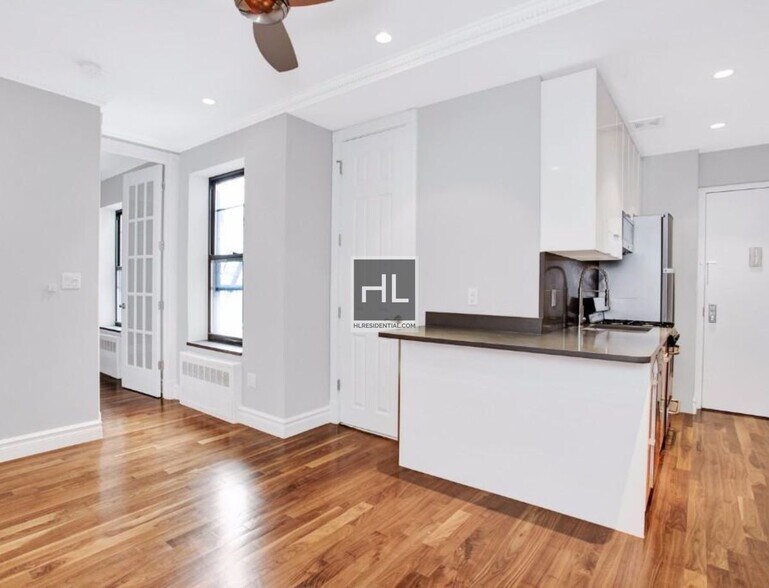 Building Photo - LEXINGTON AVE.