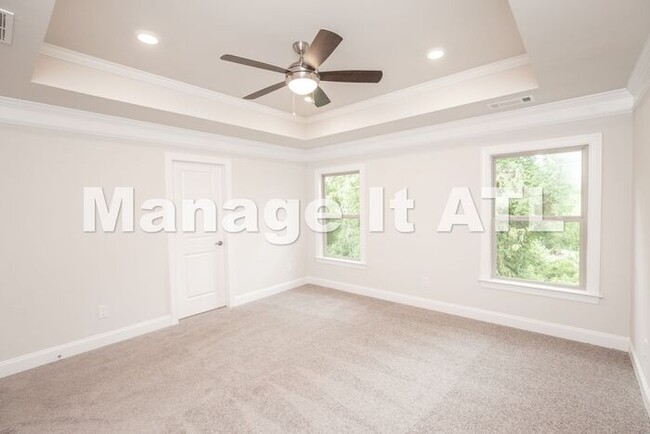 Building Photo - 4 Bedroom Townhome in Chamblee