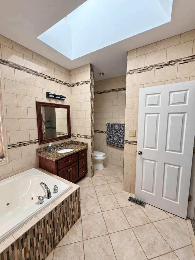 Building Photo - 2040 Webster Grove Dr