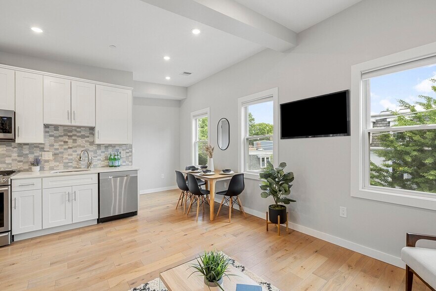 Building Photo - 338 Hurley St