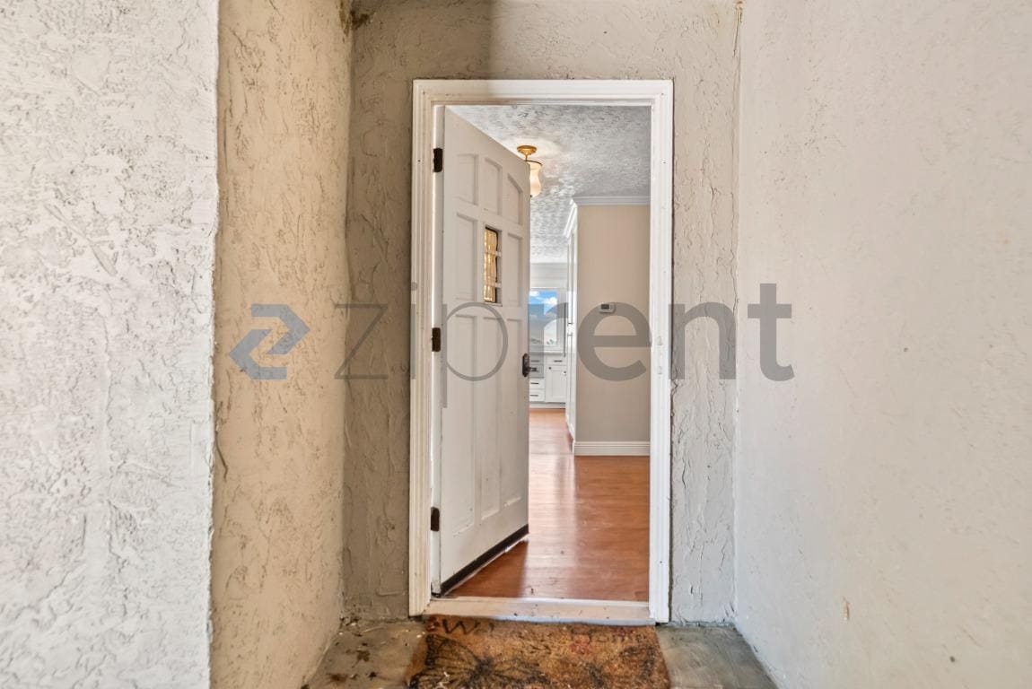 Building Photo - Unit