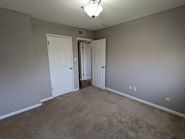 Building Photo - 1425 Willow Brook Cv