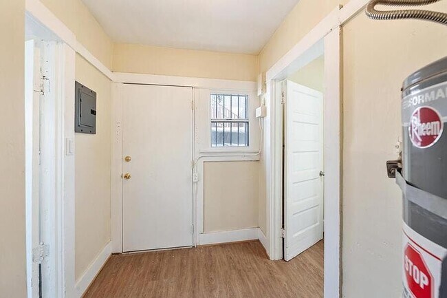 Building Photo - 1321 E 48th St