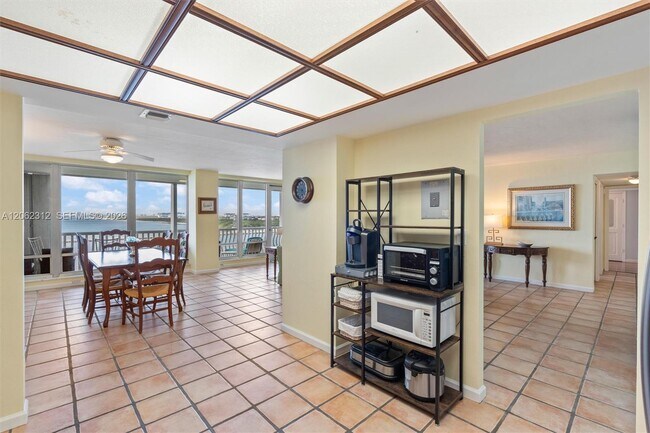 Building Photo - 2200 S Ocean Ln