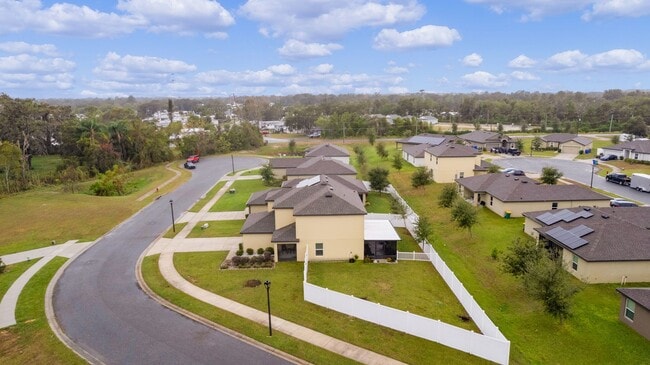 Building Photo - FULLY FENCED BACK YARD!
