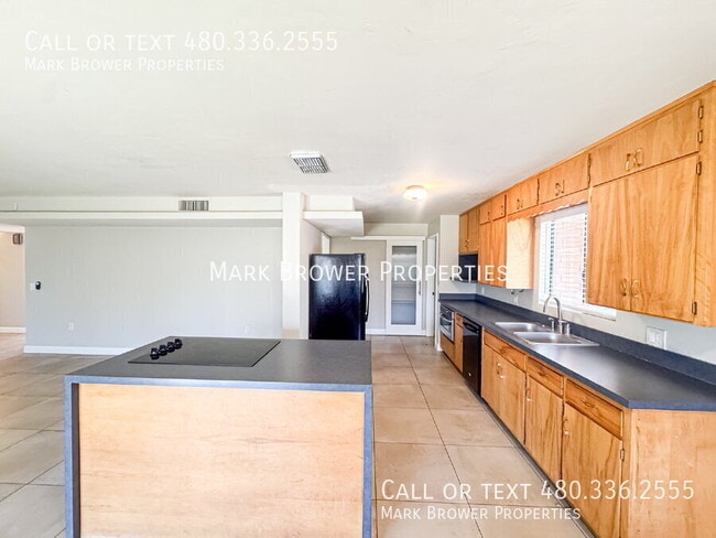 Building Photo - 505 E Loma Vista Dr