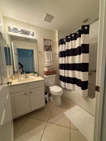 Building Photo - 3340 Palomino Dr