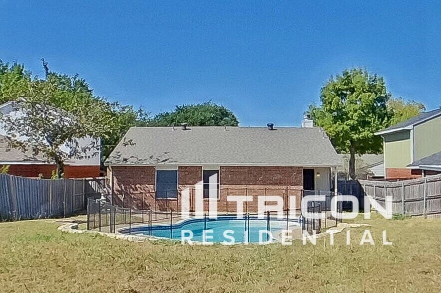 Building Photo - 403 Hollyberry Dr