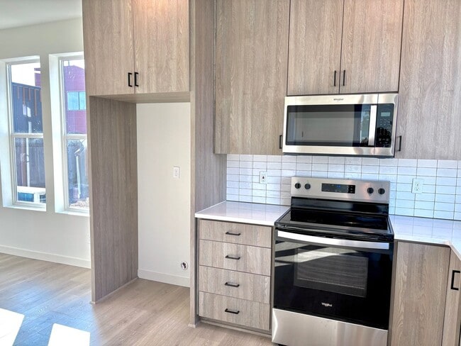 Building Photo - *MOVE-IN SPECIAL*  St. Johns New Build Townhouse - Bright and Spacious End Unit 2 Bedroom with A/...