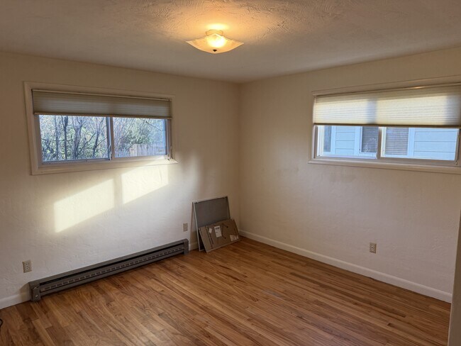 Building Photo - 3525 River Rd