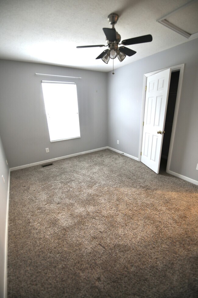 Building Photo - 4400 Greensbury Dr