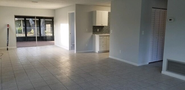 Building Photo - 354 Shores Blvd