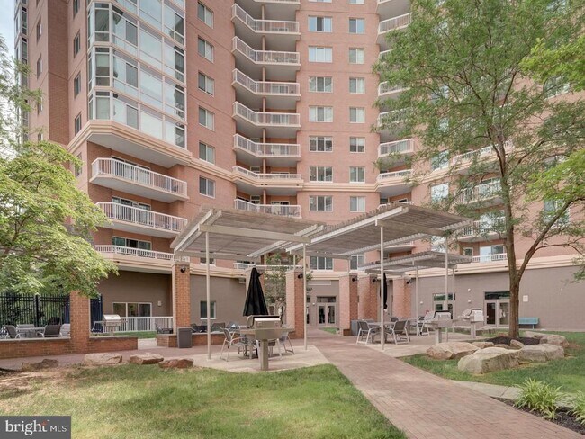Building Photo - 3101 N Hampton Dr