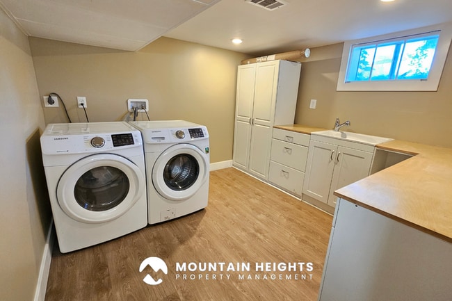 Building Photo - 2911 Hudson Cir