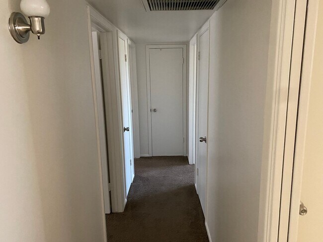 Building Photo - 3326 S Country Club Way