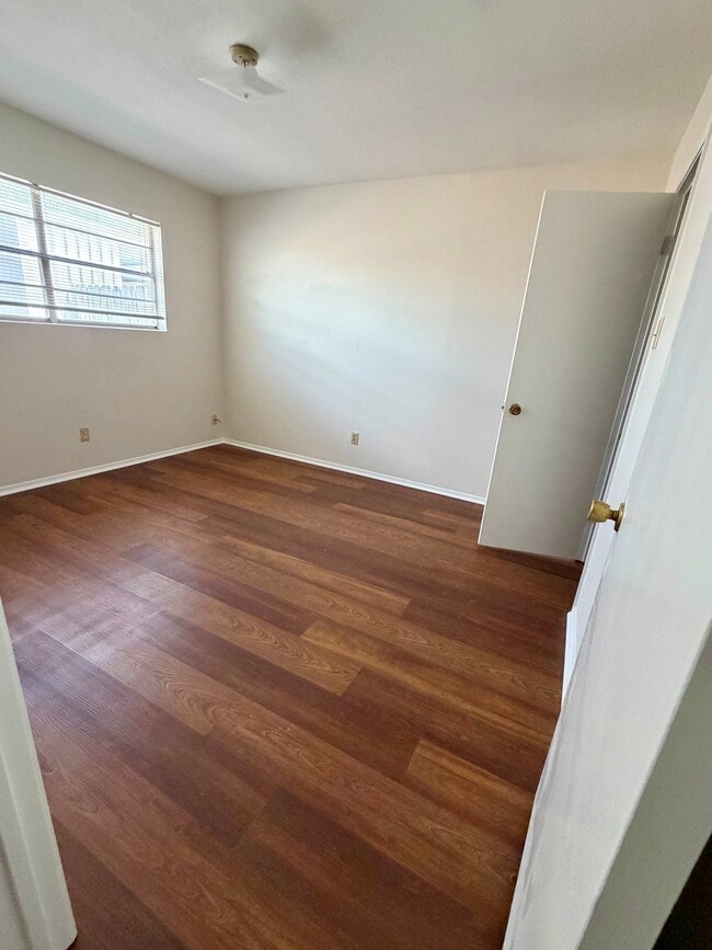 Building Photo - 512 Karen Dr