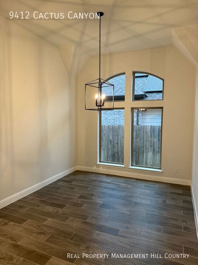 Building Photo - 9412 Cactus Canyon