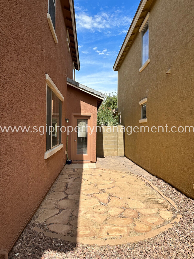 Building Photo - NORTH PHOENIX HOME IN GATED COMMUNITY!