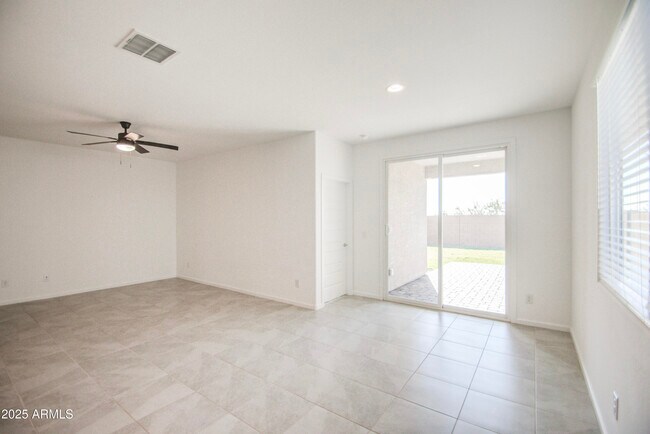 Building Photo - 4205 E Haley Dr