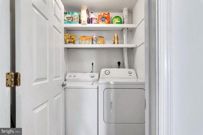 Building Photo - 1066 Gardenview Loop