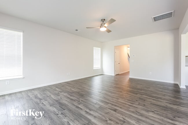 Building Photo - 404 Stonefence Dr