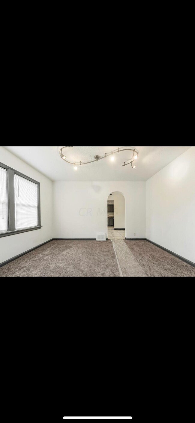 Building Photo - 1246 E 22nd Ave