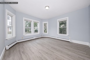 Building Photo - 138 Brown St