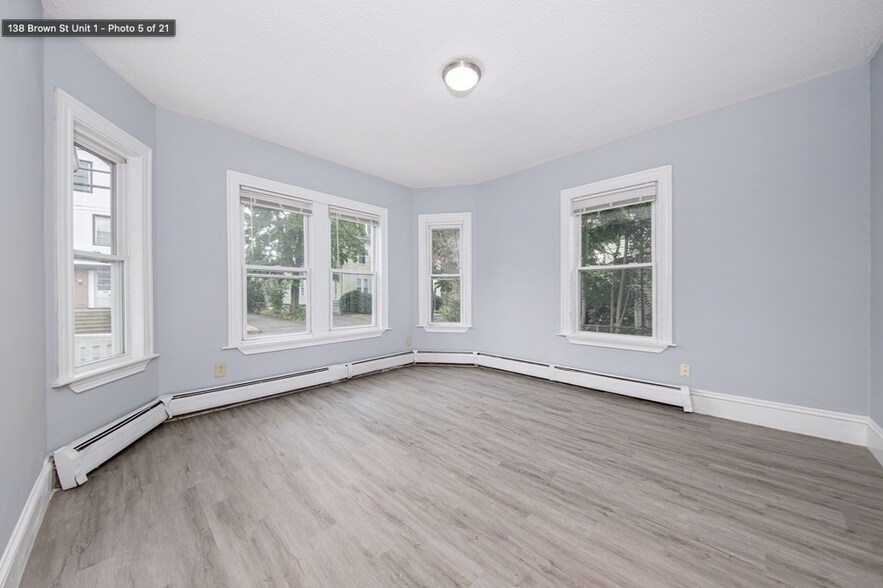 Primary Photo - 138 Brown St
