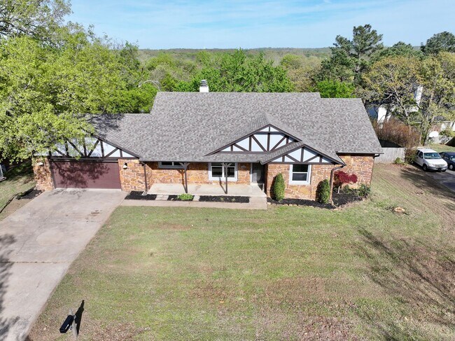 Building Photo - Spacious 4 Bed Home in Prime Claremore Location