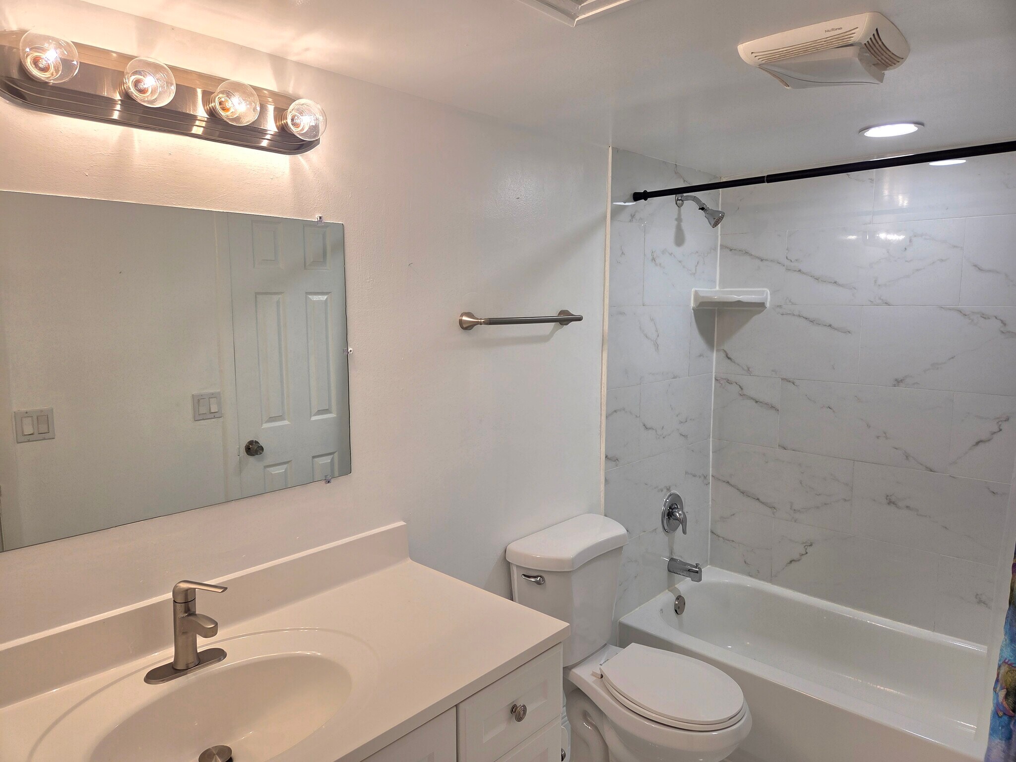 Updated Tub and Shower - 1971 SE 5th Ct