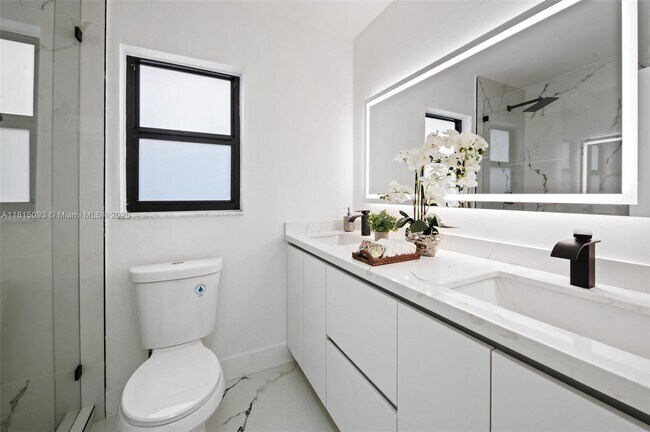 Building Photo - 679 SW 17th Ct