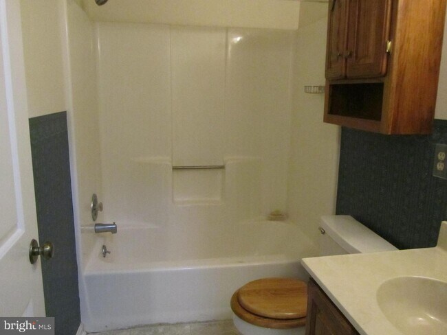 Building Photo - 58 Ashlea Village