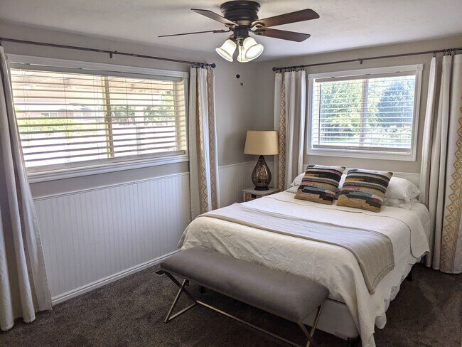 Master Bedroom - 1820 N Afton Cir