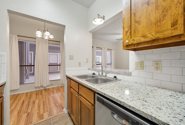 Building Photo - 2804 Rio Grande St