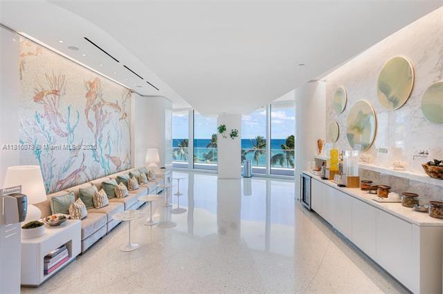 Building Photo - 16901 Collins Ave