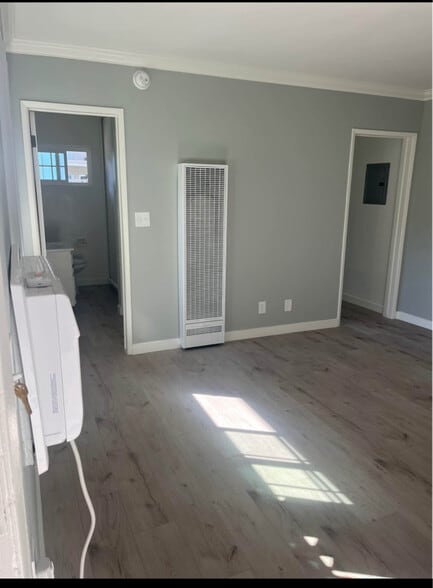 Primary Photo - 20033 Saticoy St