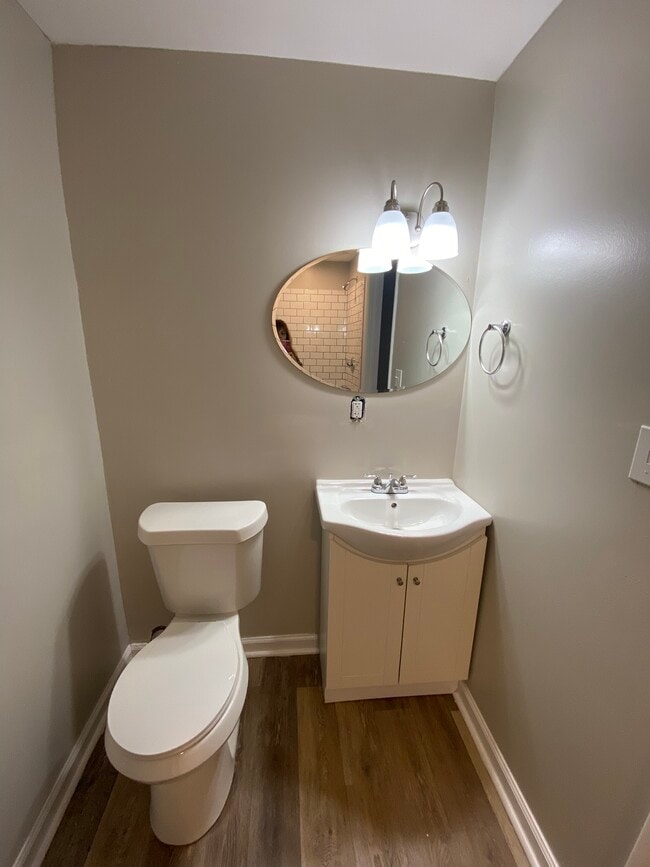 Building Photo - 571 Grayton Rd