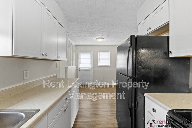 Building Photo - 3966 Northampton Dr