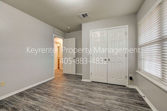 Building Photo - 13313 SW 2nd Terrace